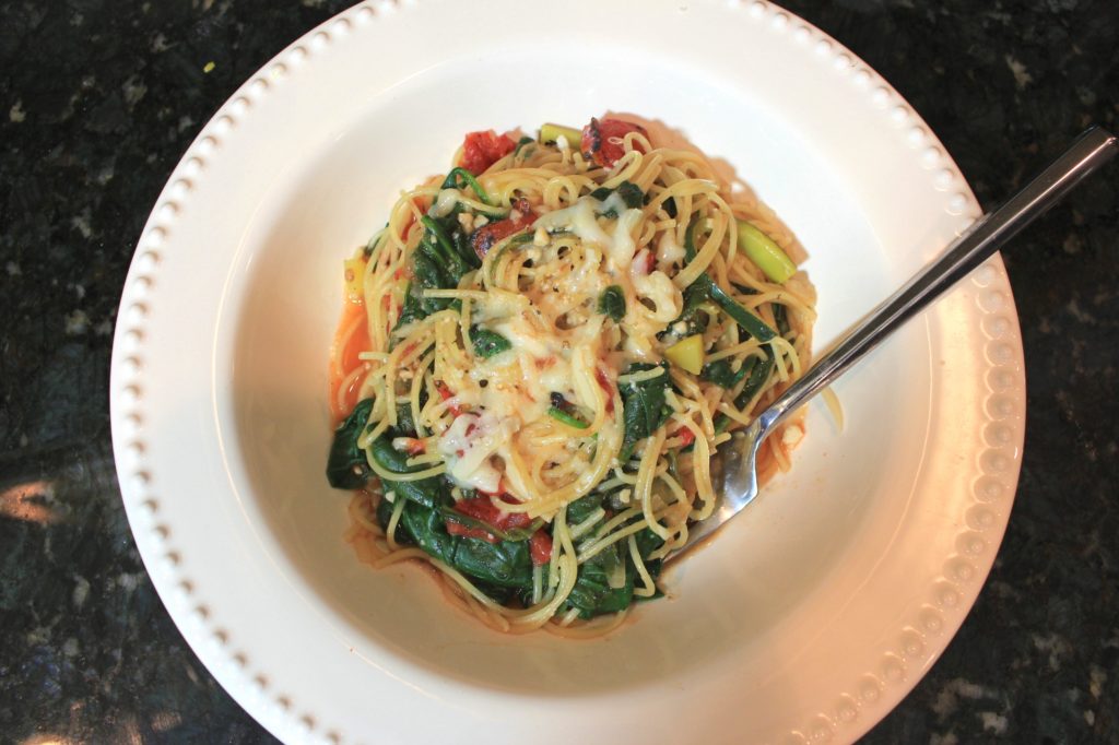 One pot pasta recipe with spinach and zucchini
